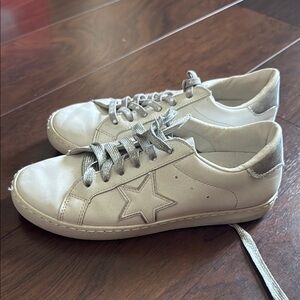 Cream and Silver Low-Top Sneakers with Star Design